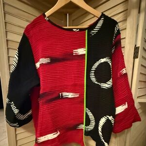 Shekina in silk Forms in Silk Pleated Silk Top – Size L